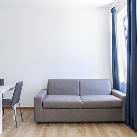 Residence Torvaianica Eksteriør billede